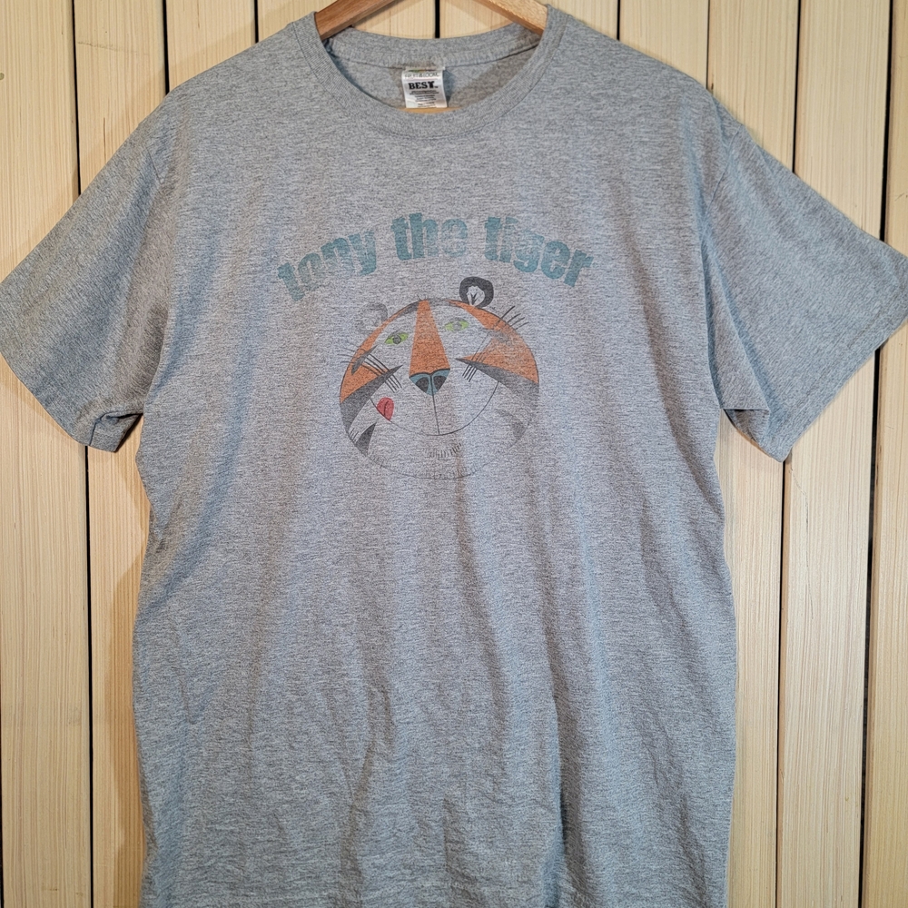 Fruit of the Loom Tshirt Tiger Graphic Tee.